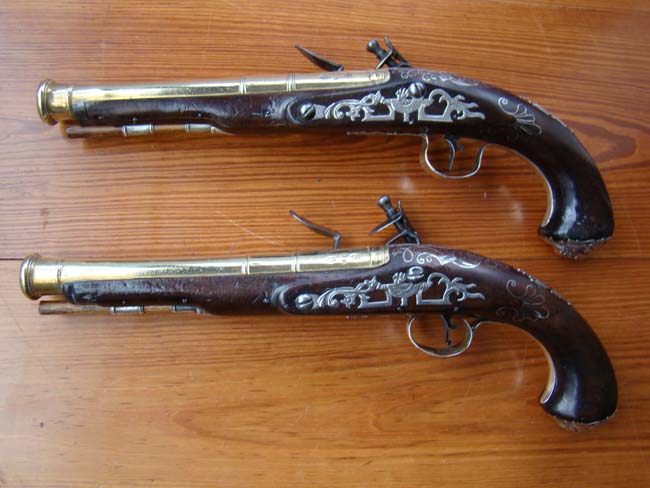 A rare pair of English  Naval Officers' flintlock pistols with brass cannon blunderbuss barrels and silver mounts by William Grice of Birmingham circa 1770 — image 2